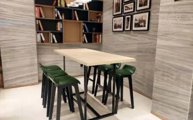 Junshan Avenue Store of Ji'an County