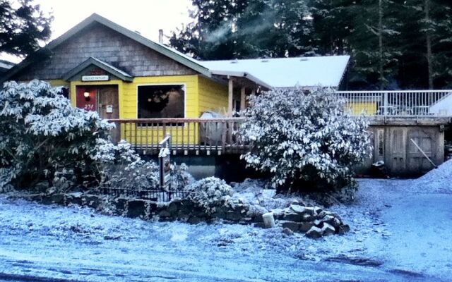 Tofino Travellers Guesthouse