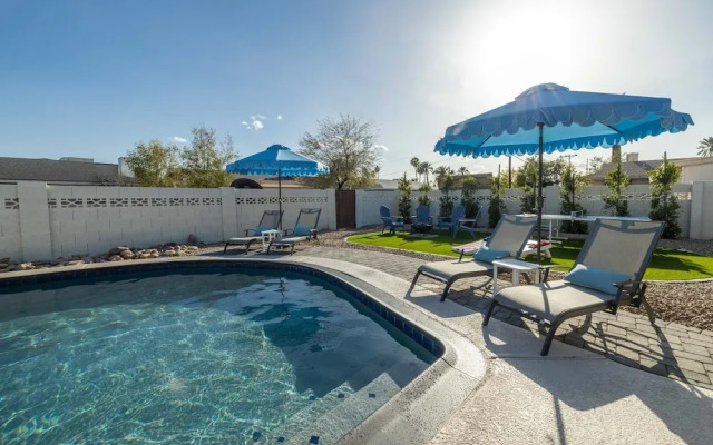 Tempe Wesleyan 4 Bedroom Home by RedAwning