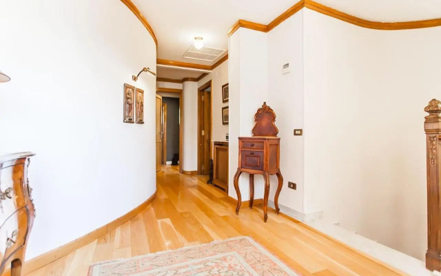 Velazquez Manor House