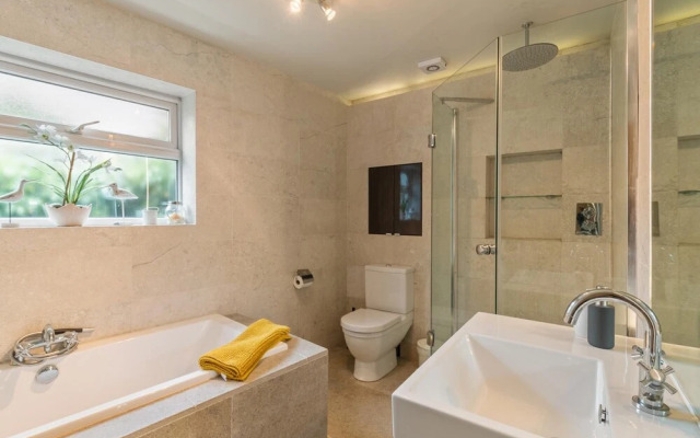 A Stone s Throw - Sea Views Yards From Beach