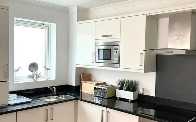 Luna Beach - Luxury Carbis Bay Apartment