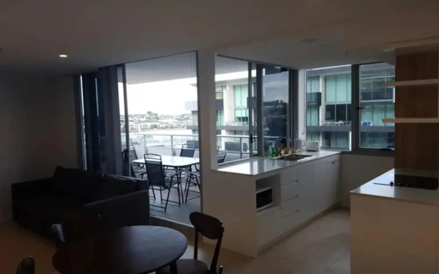 2 Bedroom Newstead Unit With Parking