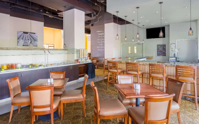Phoenix Place Hotel & Suites