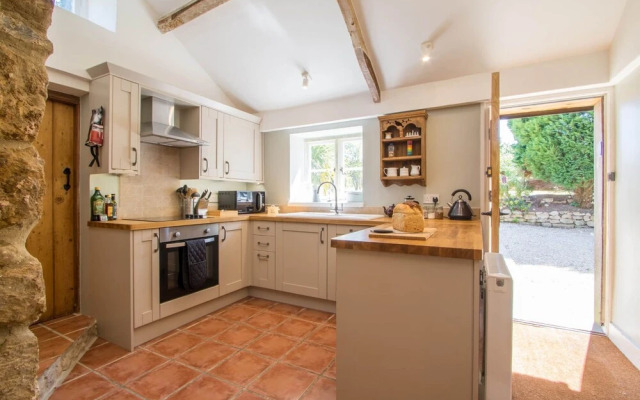 Atherstone Farmhouse & Cottage