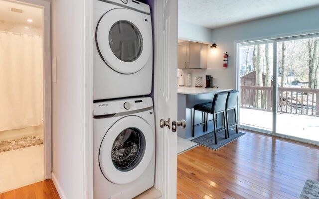 Modern Tobyhanna Home Near Lake Carobeth!