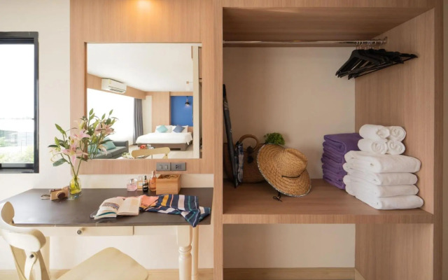 The Sixteenth Naiyang Beach Hotel