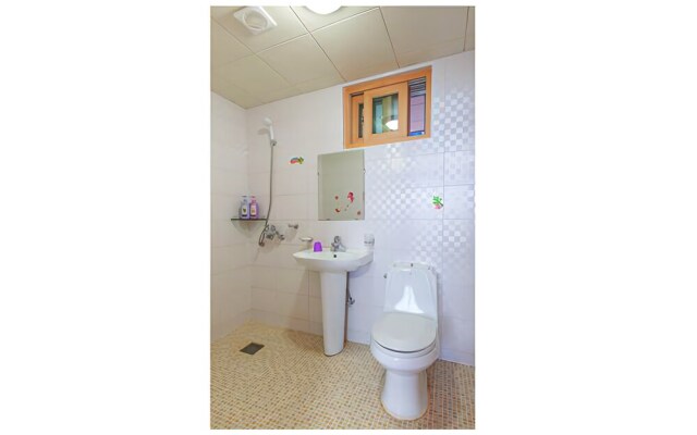 Yangyang Seaglow Rainbow Pension