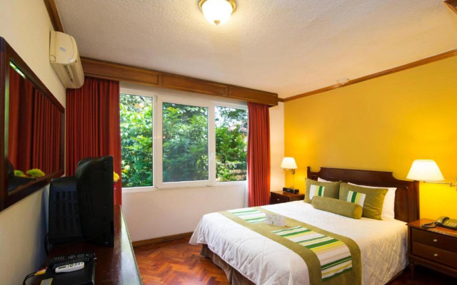 Aparthotel & Suites Villas Del Rio