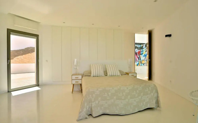Modern Holiday Home With Vast Terracing