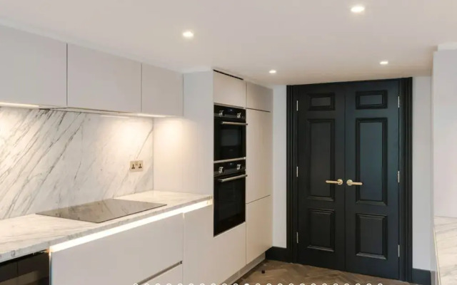 The Bengal Tiger: 2 bd apt rich with character