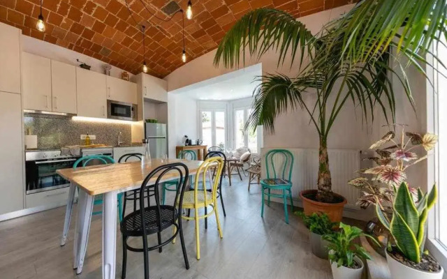 Newly renovated room w Pool y BikeParking