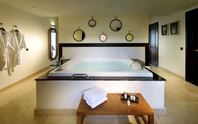 Grand Palladium Lady Hamilton Resort & Spa All Inclusive
