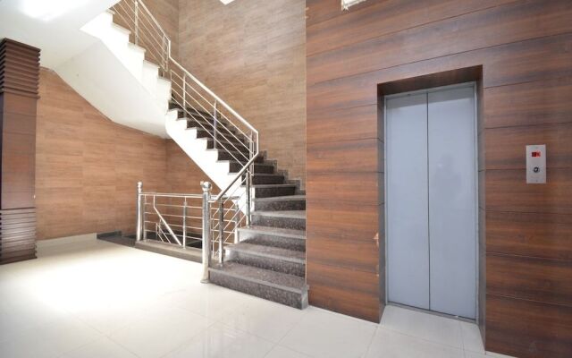 Oyo 40230 Hotel Royal Palace