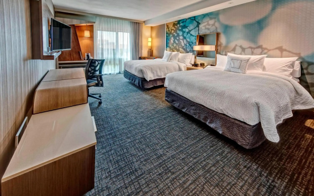 Courtyard Westbury Long Island