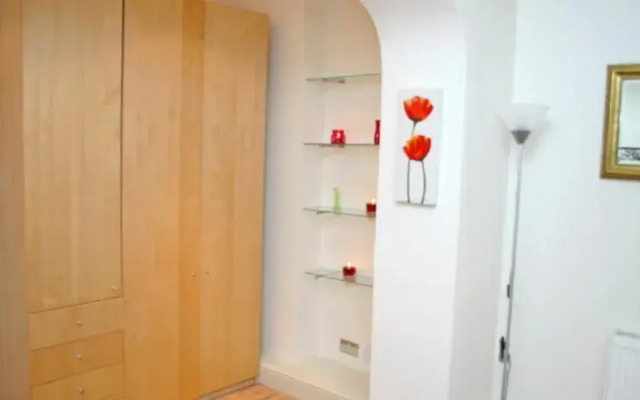 Holland Road Apartment
