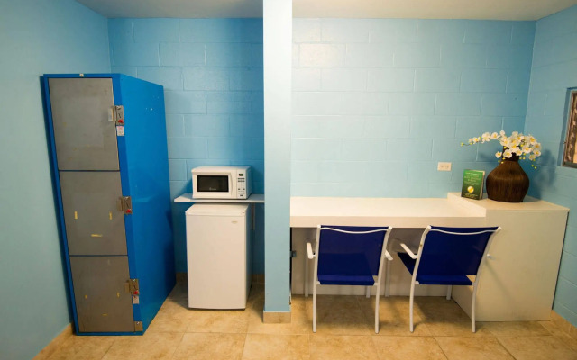 Waikiki Beachside Hostel