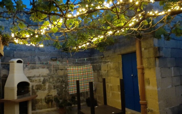 Beautiful Farmhouse With Courtyard and BBQ in Gozo