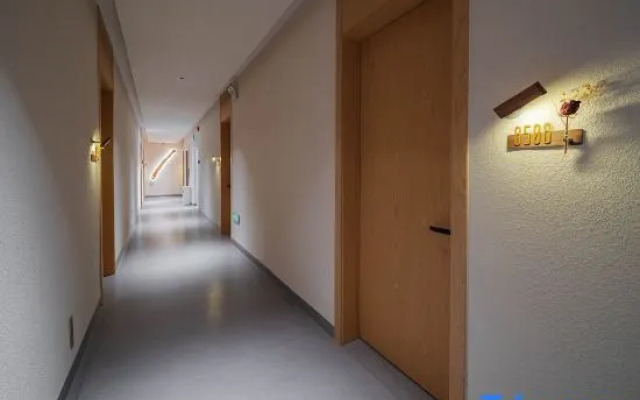 Qingpu Hotel (Qujing North Station Ethnic Middle School Branch)