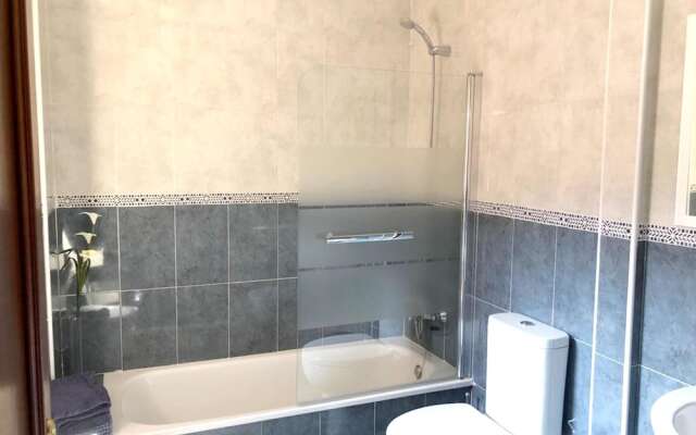 House With 5 Bedrooms in Casasola , With Enclosed Garden