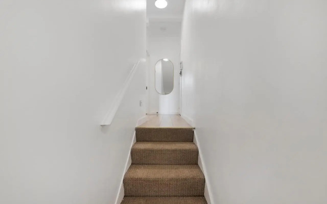 Peaceful Crouch Hill Flat by MoreThanStays