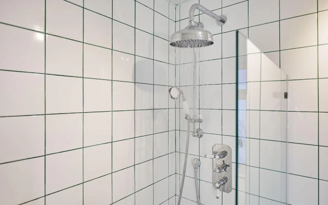 Host Stay The Artists Pad Too