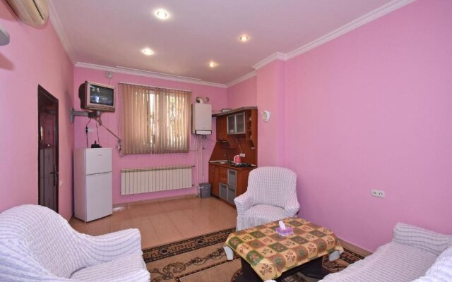 RetroCity Apartments at Mashtots Avenue