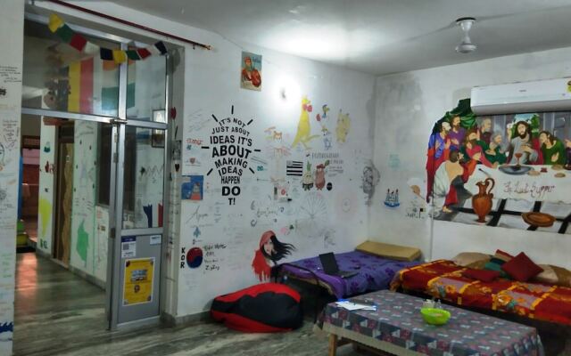Zigzag Hostel Agra