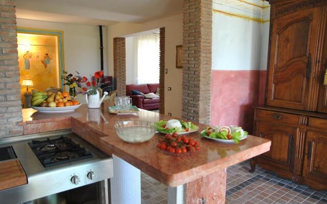 Meridiana Holiday House With Shared Swimming Pool