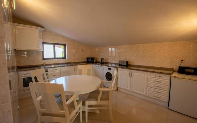 Impeccable 3 Bedroom House, sea View in Aljezur