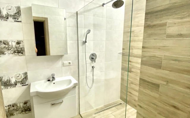 Grey&Yellow on Kotsybinsky Avenue