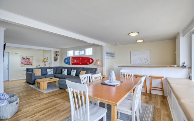 1745 S Pacific