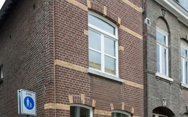 The Maastricht Treat(-y) Town House