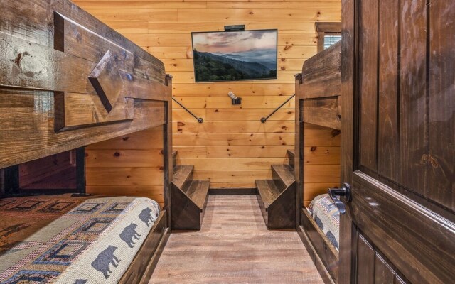 The Great Maple Retreat 13 Bedroom Home by Redawning