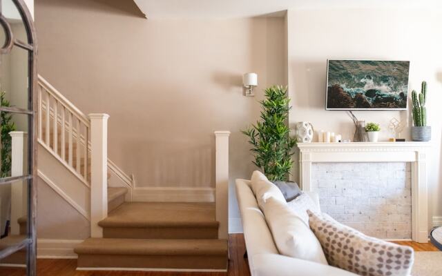 QuickStay - Stunning City Retreat (5-Bedroom House)