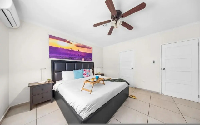 Cozy Bliss Condo w Pool Steps From Eagle Beach