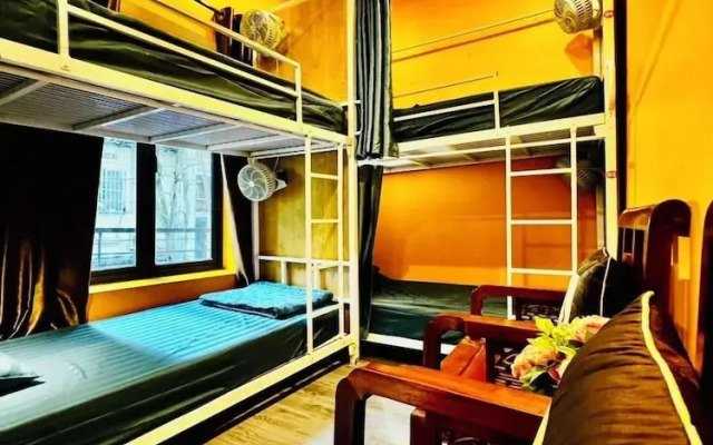 Autumn Hanoi House Bat Su