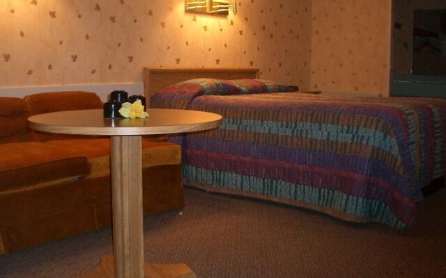 1st Travel Inn Oakley