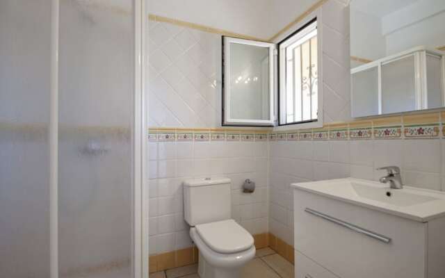 Villa - 5 Bedrooms with Pool and WiFi - 105012