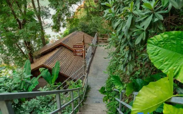 Yuejiang Cliff Hotel