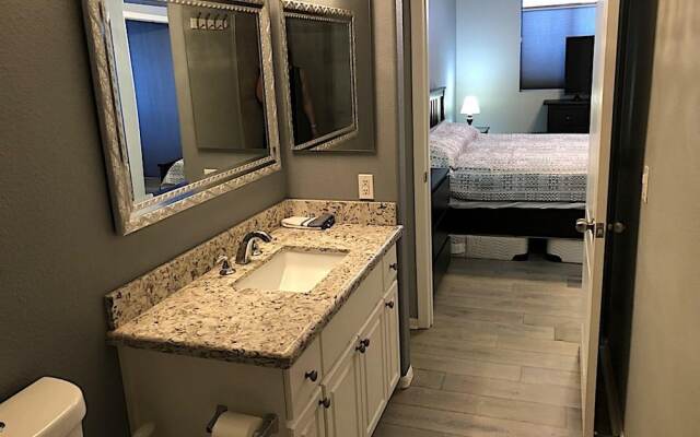 Uptown Simplicity - 3 Bedroom by Casago