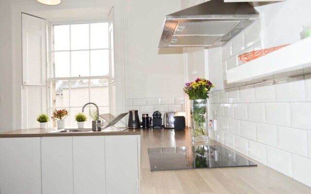 Beautiful 1 Bedroom Apartment in Stockbridge