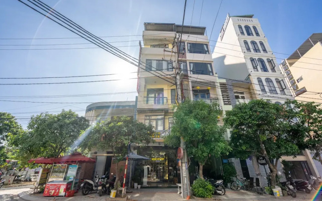 OYO 415 Nice House Hotel