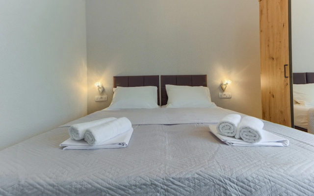 Modern Luxury 2-bedroom apt With Balcony & Patio