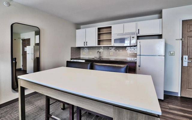 Staybridge Suites Albuquerque - Airport by IHG