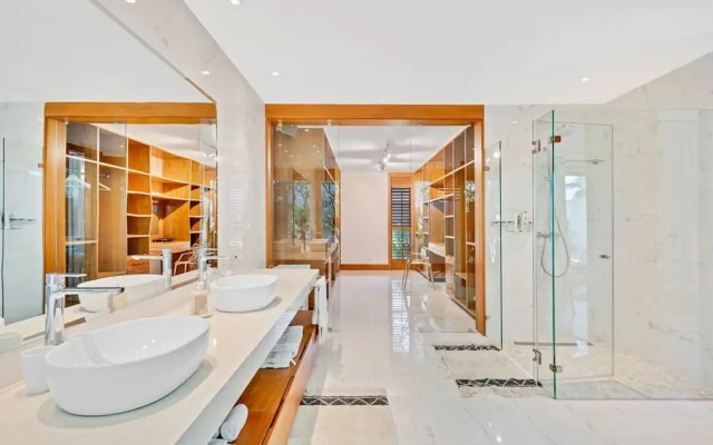Modern Oasis Stunning Views of Golf Course River
