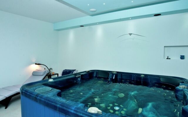 Modern Apartment with Private Pool in Split