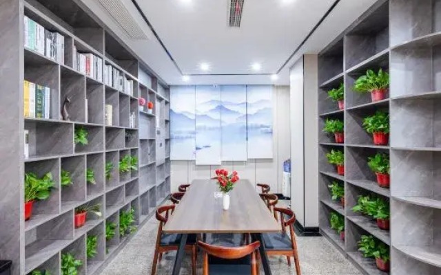 7Days Inn Hotel (Hebi Wanshanglong Building Materials City Railway Station)