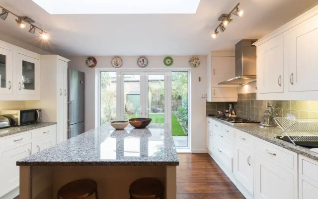 Fulham 4-bed House & Garden Near Tube