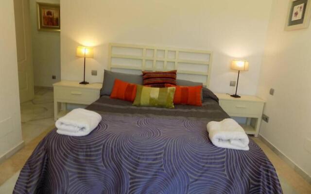 Fuente Aloha Apartment